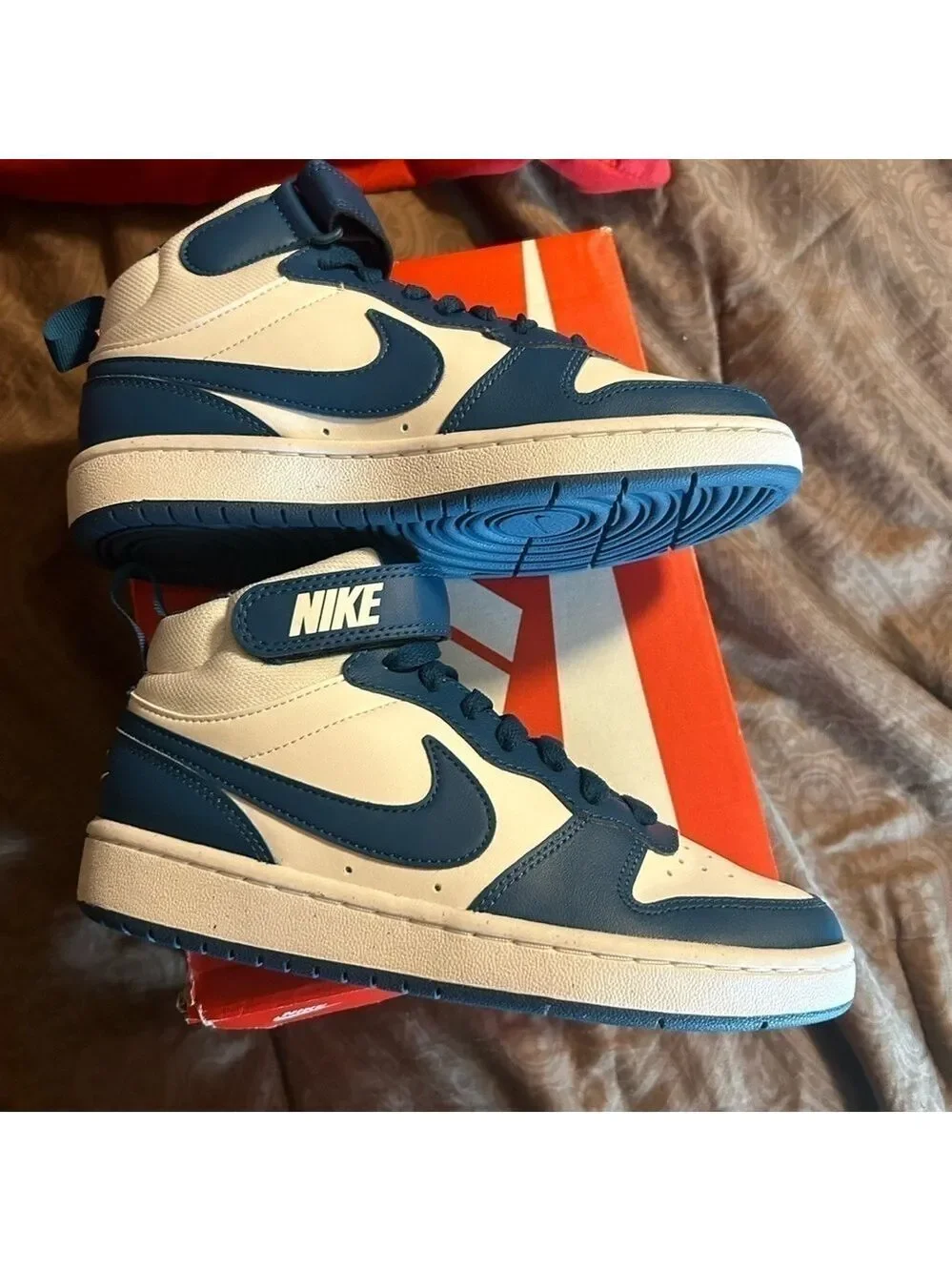 Nike court borough mid 2